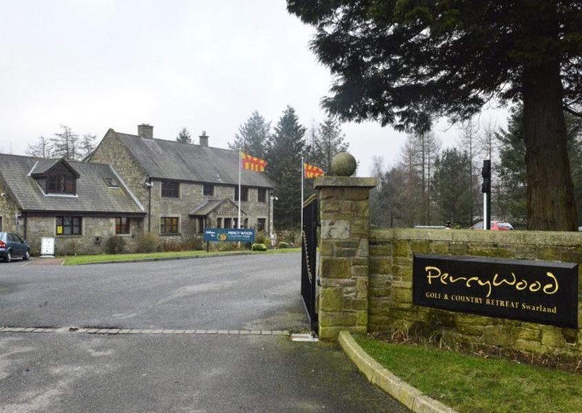 Lola Lodge - Luxury Hot Tub Retreat Newton on the Moor Exterior photo